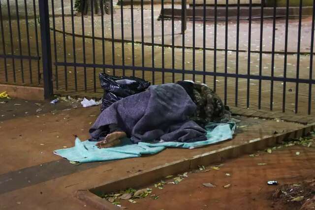 Campo Grande shelters 11 homeless residents during cold snap