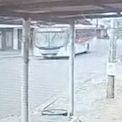 Na volta de festa, motociclista de 19 anos morre atingido por &ocirc;nibus 