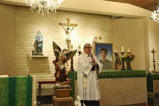P&eacute;talas, gra&ccedil;as e f&eacute; celebram 1&ordm; ano de Carlo Acutis como santo 