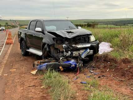 Motociclista que seguia para o trabalho morre em acidente com camionete