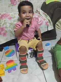Menino de 2 anos enfrenta doen&ccedil;a rara com tratamento de R$ 18 milh&otilde;es