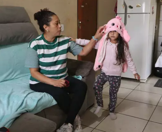 Plano para tirar fam&iacute;lias da pobreza esbarra na falta de apoio &agrave;s m&atilde;es