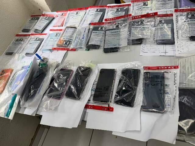 De 246 celulares recuperados durante opera&ccedil;&atilde;o, 136 s&atilde;o devolvidos aos donos