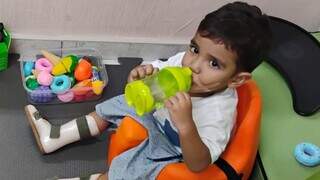 Menino de 2 anos enfrenta doen&ccedil;a rara com tratamento de R$ 18 milh&otilde;es