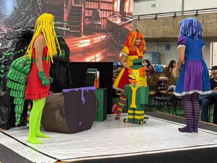 Visconde feito de recicl&aacute;veis ganha vida e leva pr&ecirc;mio em feira de rob&oacute;tica