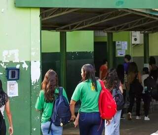 Governo convoca 140 estudantes para receber bolsa do MS Supera Governo convoca 140 estudantes para receber bolsa do MS Supera