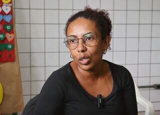 Furinho vira flor e roupa ganha outra cara com pontos de bordado livre