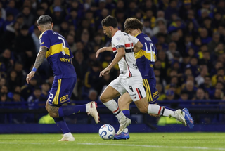 São Paulo segura pressão, mas perde para o Boca no segundo tempo São Paulo segura pressão, mas perde para o Boca no segundo tempo