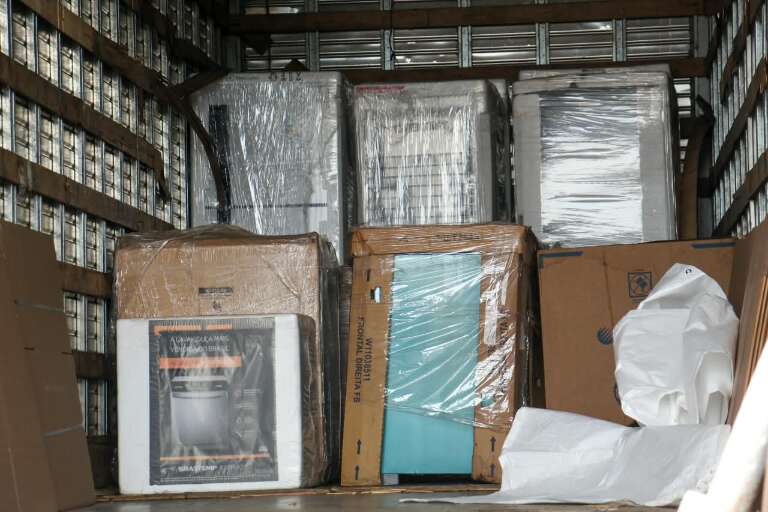 Caminhão carregado com parte dos produtos apreendidos (Foto: Juliano Almeida)