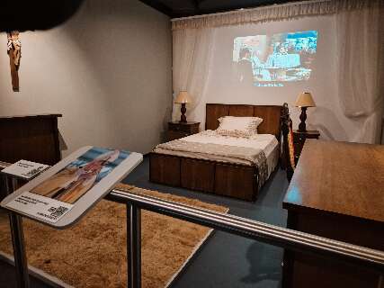 Quarto onde Jo&atilde;o Paulo II dormiu h&aacute; 35 anos pode ser visitado na Capital