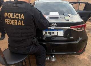PF bloqueia R$ 10 milhões de grupo suspeito de extorsão e contrabando PF bloqueia R$ 10 milhões de grupo suspeito de extorsão e contrabando