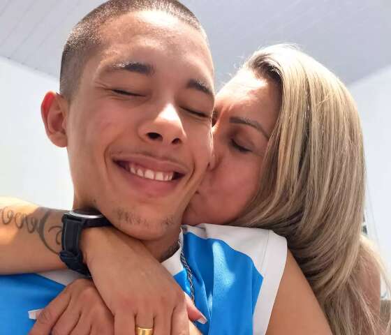 M&atilde;e ajudou muitos a vencer o v&iacute;cio, mas perdeu o filho para as drogas