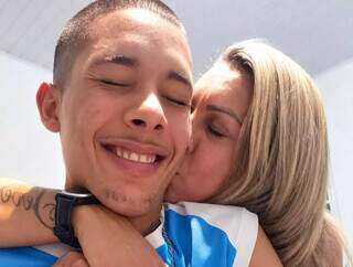 Mãe ajudou muitos a vencer o vício, mas perdeu o filho para as drogas Mãe ajudou muitos a vencer o vício, mas perdeu o filho para as drogas