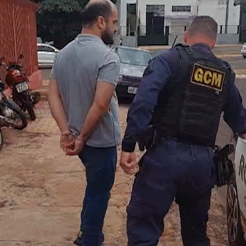 Homem &eacute; preso por parar carro para se masturbar em frente &agrave; escola no Centro 
