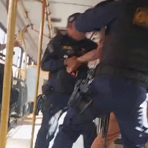 Guarda diz que passageiro reagiu com chutes antes de tiro de borracha
