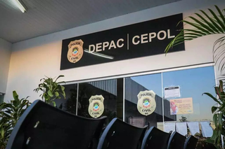 Jovem é esfaqueado no tórax e vai até comércio pedir ajuda a vizinho Jovem é esfaqueado no tórax e vai até comércio pedir ajuda a vizinho