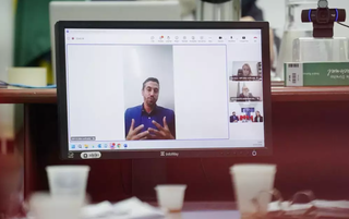 Mesmo absolvido, investigador preso com sacola de dinheiro &eacute; demitido