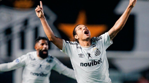 Santos domina chances, faz 2 a 0 e complica o Atl&eacute;tico-MG no mata-mata