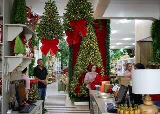 A 3 meses da ceia, lojas j&aacute; apostam em decora&ccedil;&atilde;o e mercados ganham panetones