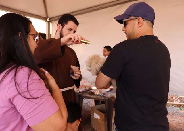 Elei&ccedil;&otilde;es e missas de domingo antecipam b&ecirc;n&ccedil;&atilde;o de S&atilde;o Francisco para animais