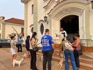 Elei&ccedil;&otilde;es e missas de domingo antecipam b&ecirc;n&ccedil;&atilde;o de S&atilde;o Francisco para animais