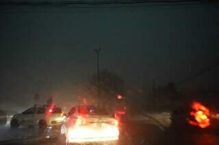 Tempestade derruba energia nos "quatro cantos" de Campo Grande