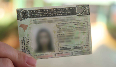 Prazo muda de novo e CNHs ficam v&aacute;lidas at&eacute; dezembro