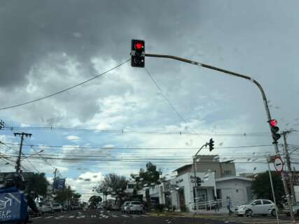 Pancada de chuva chega mais cedo ao Pedrossian, mas sul da Capital ainda tem sol