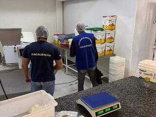 Vigilância apreende 60 kg de chipas produzidas com queijo de origem desconhecida Vigilância apreende 60 kg de chipas produzidas com queijo de origem desconhecida