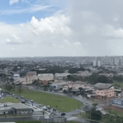 Pancada de chuva chega mais cedo ao Centro, mas sul da Capital ainda tem sol