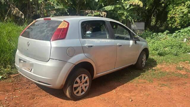Carro levado durante roubo de iPhones &eacute; achado vazio no Bairro Cohab