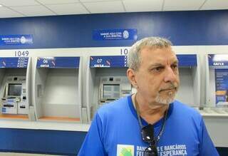 Sem senha para pagar contas, cliente encontra Caixa fechada durante greve Sem senha para pagar contas, cliente encontra Caixa fechada durante greve