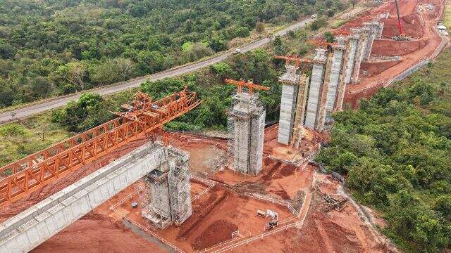"Ponte da Arauco chega a 70% e recebe vigas de 92 toneladas em Inocência"