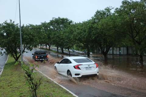 Campo Grande supera m&eacute;dia de chuva para setembro em apenas 12 horas