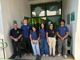 Água que escorria no corredor vira horta e projeto científico em escolas de MS Água que escorria no corredor vira horta e projeto científico em escolas de MS