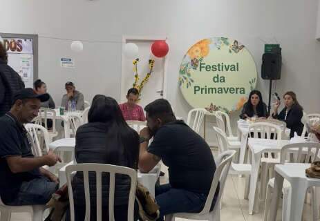 Nem a chuva espanta p&uacute;blico da Festa da Primavera na Capital