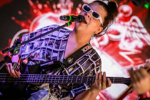Erica Esp&iacute;ndola celebra 15 anos de carreira com show neste s&aacute;bado