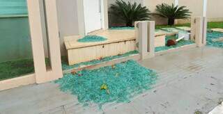 Casa da prefeita amanhece com vidros estilha&ccedil;ados pela ventania