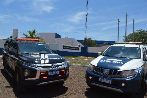 Trio atrai homem para falso conserto, agride e o mant&eacute;m em cativeiro