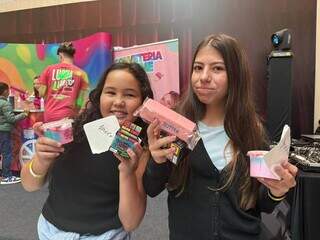 Crian&ccedil;as choram por Mel Slime e lotam corredores de shopping