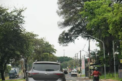 Sem&aacute;foros seguem desligados e Agetran acumula 213 reclama&ccedil;&otilde;es ap&oacute;s temporal