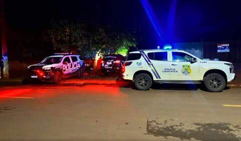 Mulher &eacute; executada a tiros e homem fica ferido durante ataque em resid&ecirc;ncia 