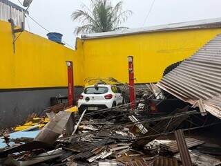 “Parecia cena de filme”: temporal derruba oficina e destrói carros de clientes “Parecia cena de filme”: temporal derruba oficina e destrói carros de clientes