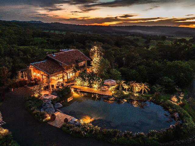 A 60 km da Capital, cabanas s&atilde;o ref&uacute;gio em meio ao Cerrado