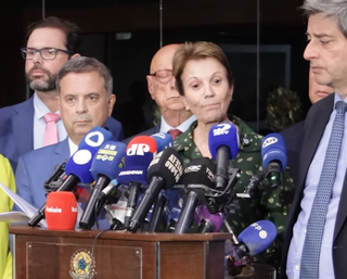 Deputado tenta censura, mas tiro sai pela culatra
