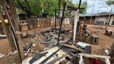 Corpo de rapaz &eacute; encontrado parcialmente carbonizado em barraco na Homex