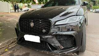Jaguar acerta carro que capota em trecho que já havia sido alvo de alerta Jaguar acerta carro que capota em trecho que já havia sido alvo de alerta