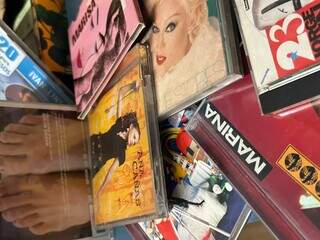 CD não morreu e virou objeto de desejo entre jovens do streaming CD não morreu e virou objeto de desejo entre jovens do streaming