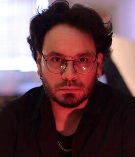 Após síndrome do pânico, Pedro Espíndola transforma experiência em álbum Após síndrome do pânico, Pedro Espíndola transforma experiência em álbum