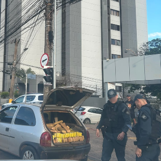 Carro fica sem gasolina e PM descobre carga de maconha em plena Afonso Pena